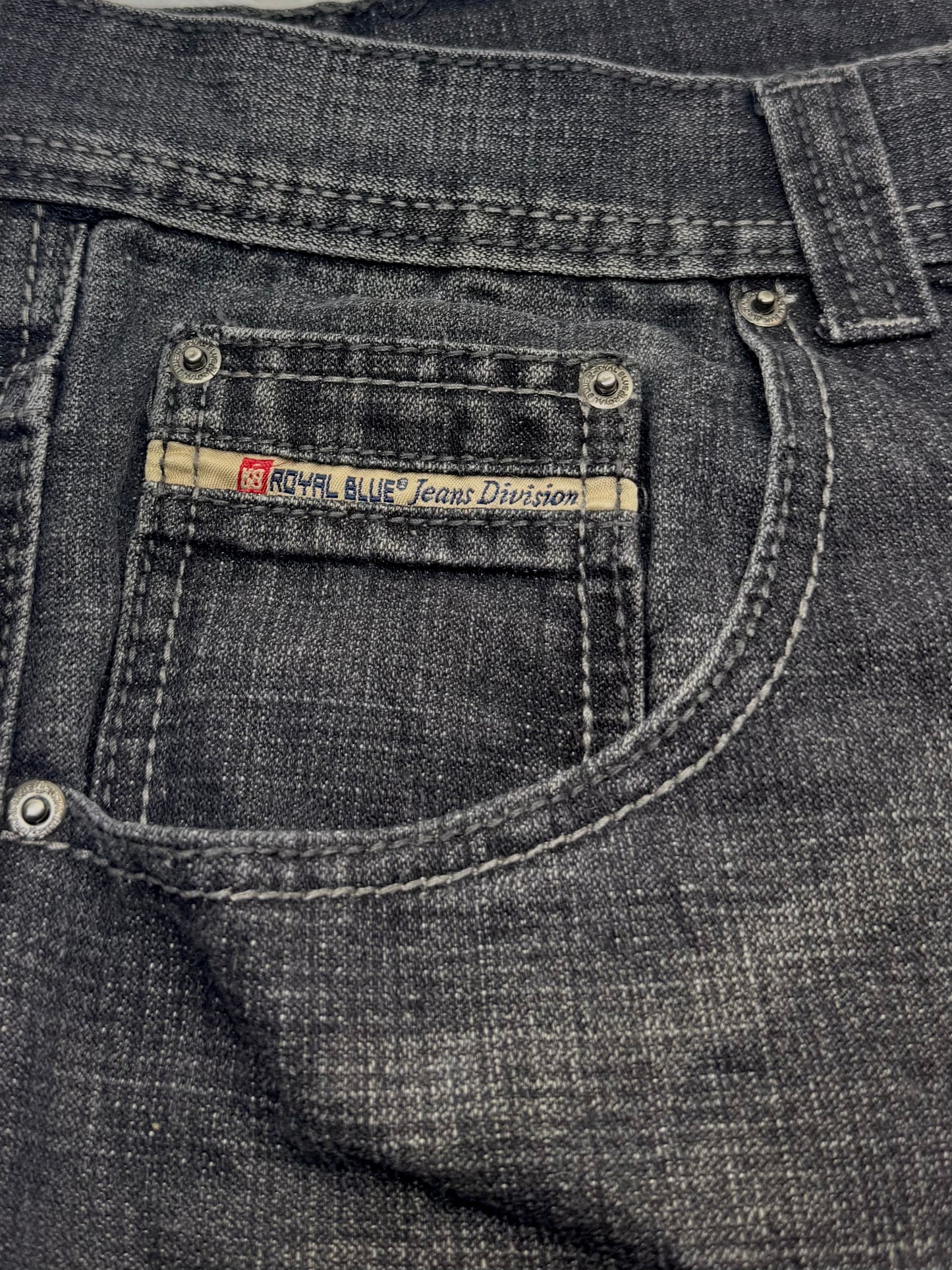 Jean Royal Blue “Jeans Division” gris délavé – coupe droite vintage (Taille FR 48)