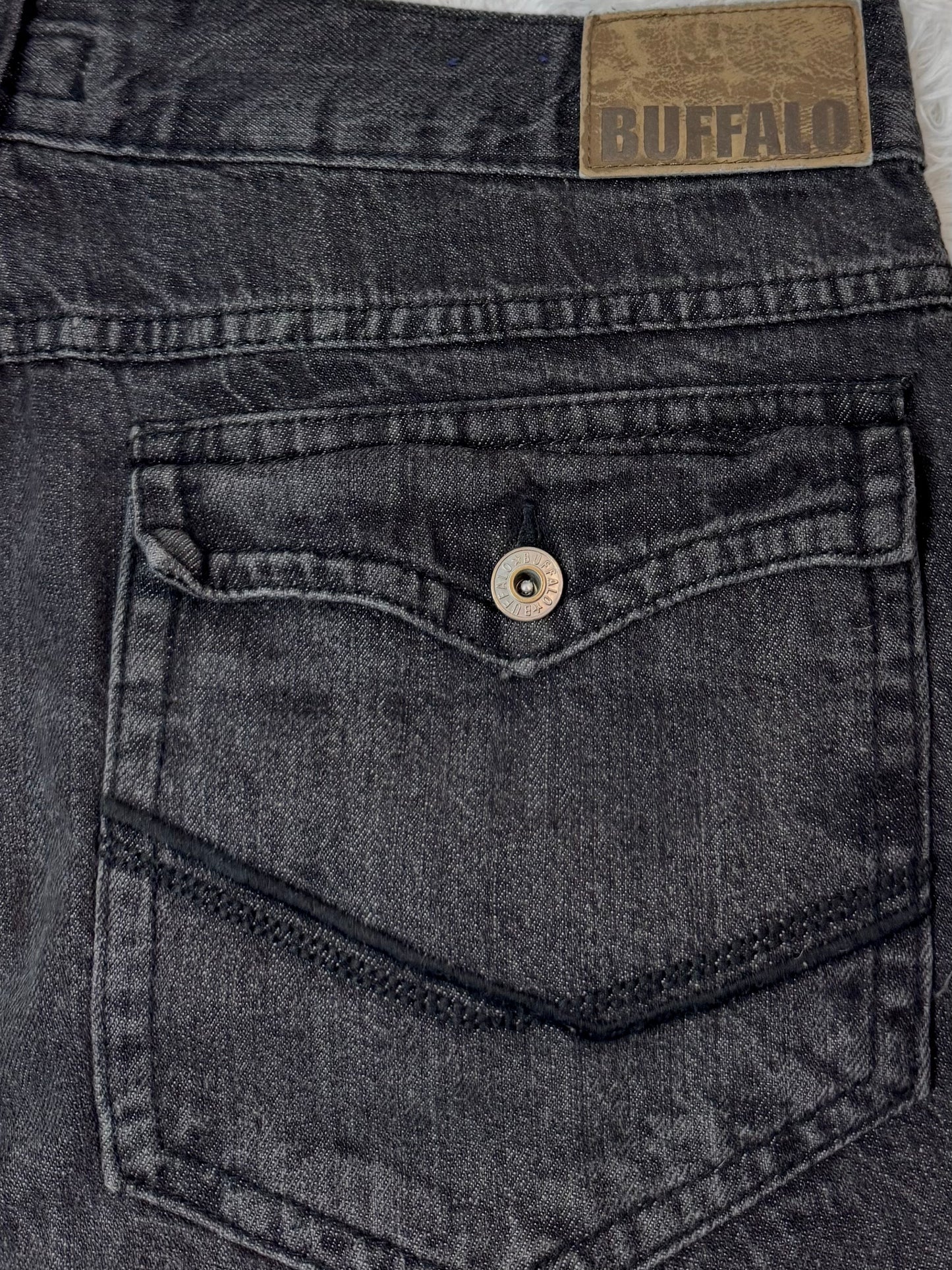 Jean Buffalo – Wide Fit Charcoal / Détails Boutonnés Vintage - Taille FR 46