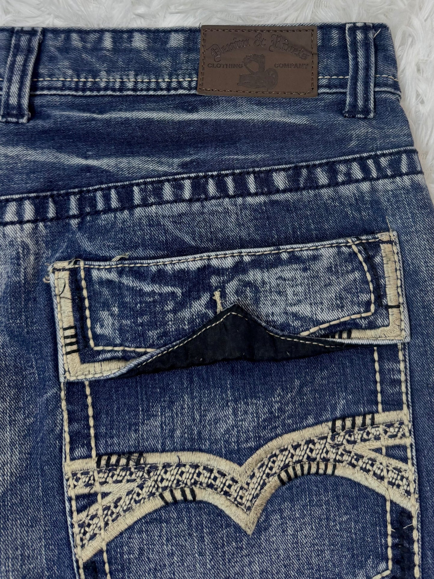 Jean Denim & Rivets – Brodé Western / Délavage Bleu Vintage - Taille FR 48