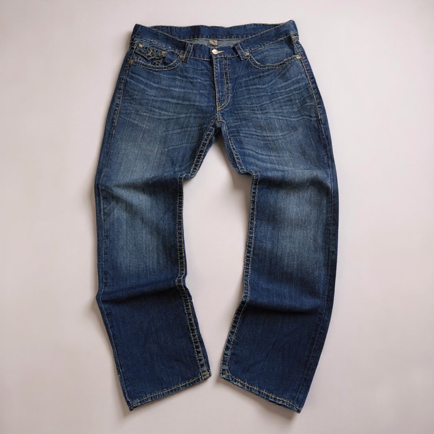 Jean True Religion “Section Slim” bleu moyen – made in Mexico (Taille FR 50)